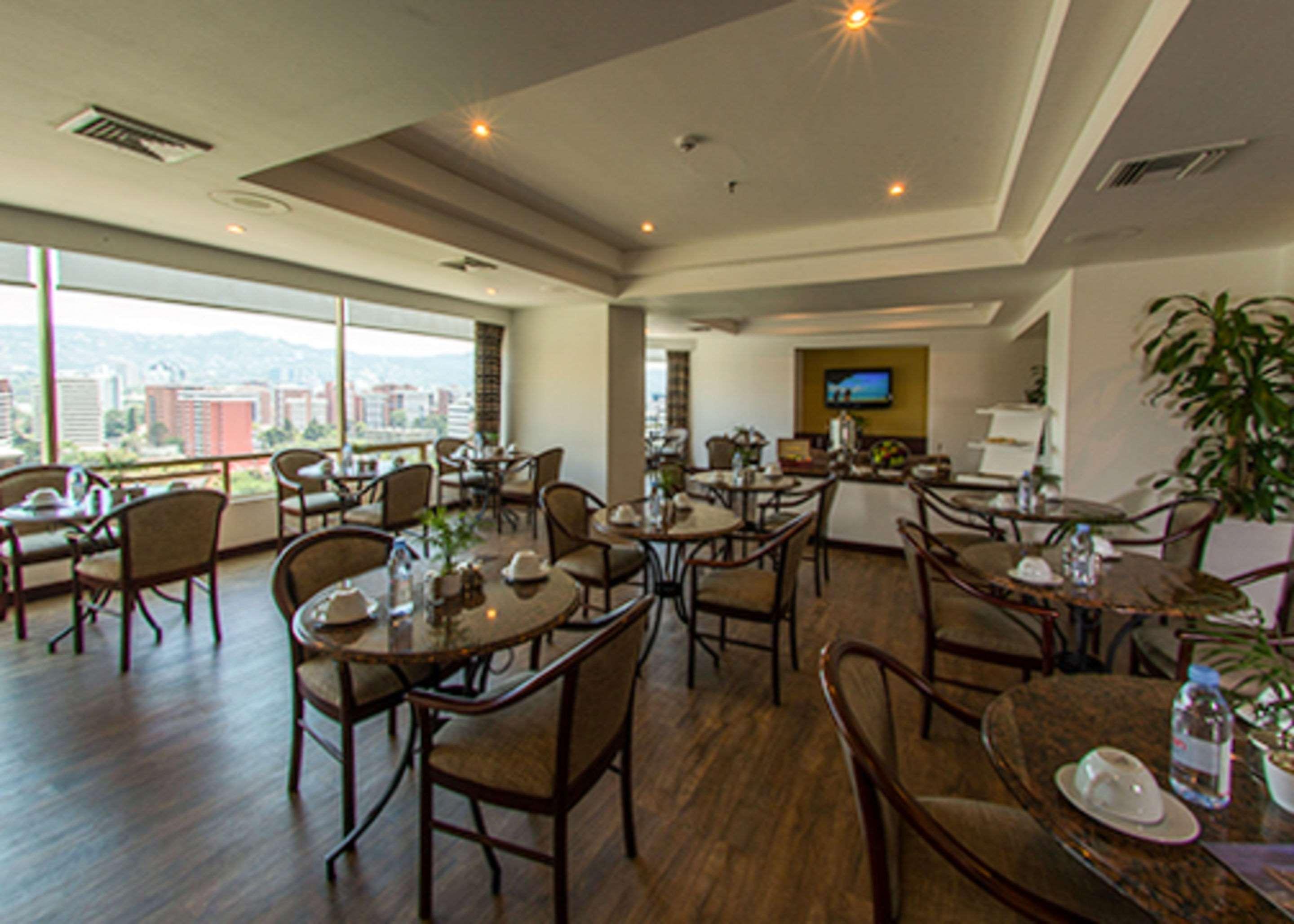 Clarion Suites Guatemala-Stadt Exterior foto Restaurant